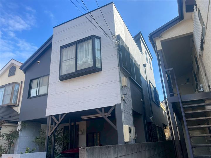 杉並区桃井にて外壁のクラックより室内に雨漏りが発生！外壁補修工事のご提案を致しました！